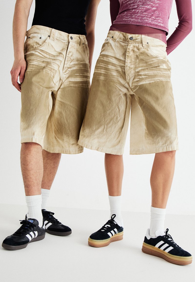 Jaded London SAND OIL WASH JORTS UNISEX - Τζιν σορτς - sand