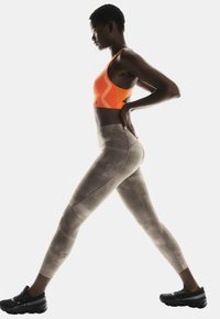 On PERFORMANCE 7/8  - Leggings - cinder
