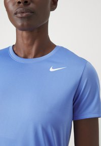 Nike Performance TEE - Camiseta deportiva - royal pulse