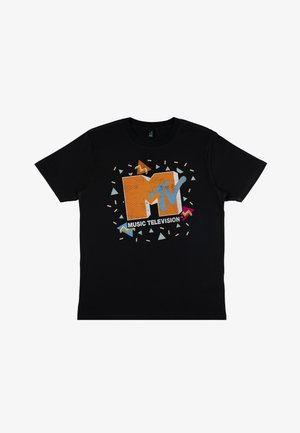 Sort bomulds T-shirt med et orange MTV-logo og blå accenter, omringet af farverige geometriske former og mønstre.