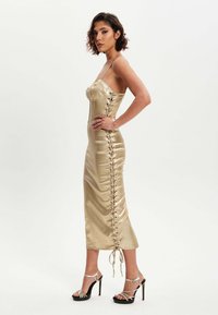 Liquorish FOIL EYELET  - Shift dress - gold
