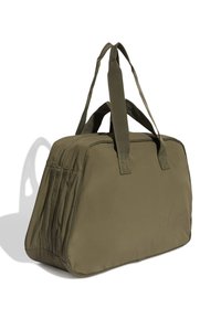 Olivengrønn nylon sportbag med glidelås, to topphåndtak og plisserte sidelommer. Har gravert logo på den ene siden.