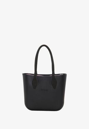 Bolso tote negro con esquinas redondeadas, dos asas largas y un sutil logo "O bag" grabado en la parte frontal.