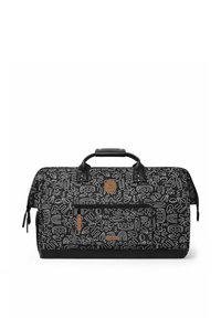 Sac de sport noir présentant des motifs de lignes abstraites blanches, une poche avant, deux poignées supérieures et un badge logo marron. Accents en matériau texturé.