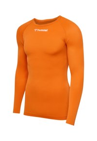 Langärmliges Sportshirt aus glattem, leuchtend orangefarbenem Stoff. Mit Rundhalsausschnitt und einem kleinen weißen Logo auf der Brust.