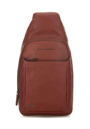 Borsa a tracolla in pelle marrone con una singola tracolla, dotata di un vano principale con zip e una tasca frontale. Design minimalista con dettaglio del logo.