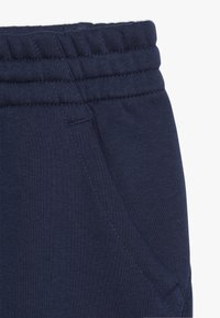 Nike Sportswear CLUB PANT - Pantalones deportivos - midnight navy/white