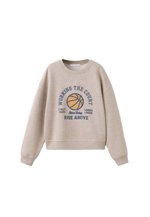 Sweat-shirt beige avec un graphisme de basket-ball et un texte indiquant "Working the Court," "Street Hoops," "Camden London," et "Rise Above."