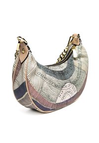 Kleine halvemaanvormige handtas met een gekleurde abstracte print, beige leren accenten en een gouden kettingriem en ritssluiting.
