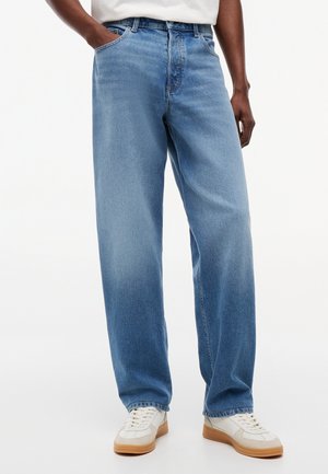 Tommy Jeans, JAIMIE FADED RELAXED STRAIGHT LEG JEANS - Relaxed fit jeans - blue denim