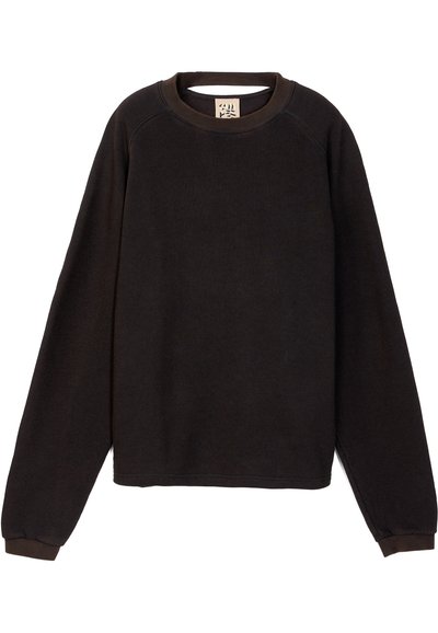 Schwarzer Sweatshirt aus weichem Material, mit Rundhalsausschnitt, langen Raglanärmeln und gerippten Bündchen. Minimalistisches Design ohne Muster oder Akzente.