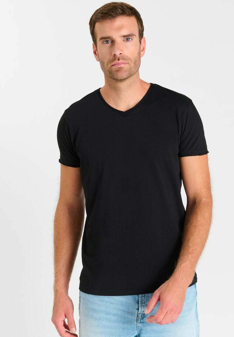 T-shirt noir en V fabriqué à partir de coton doux, à manches courtes, coupe slim, avec une texture lisse et un design minimaliste.