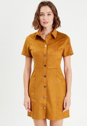 GERADE GESCHNITTENES  MIT KNÖPFEN 
 - Shirt dress - camel