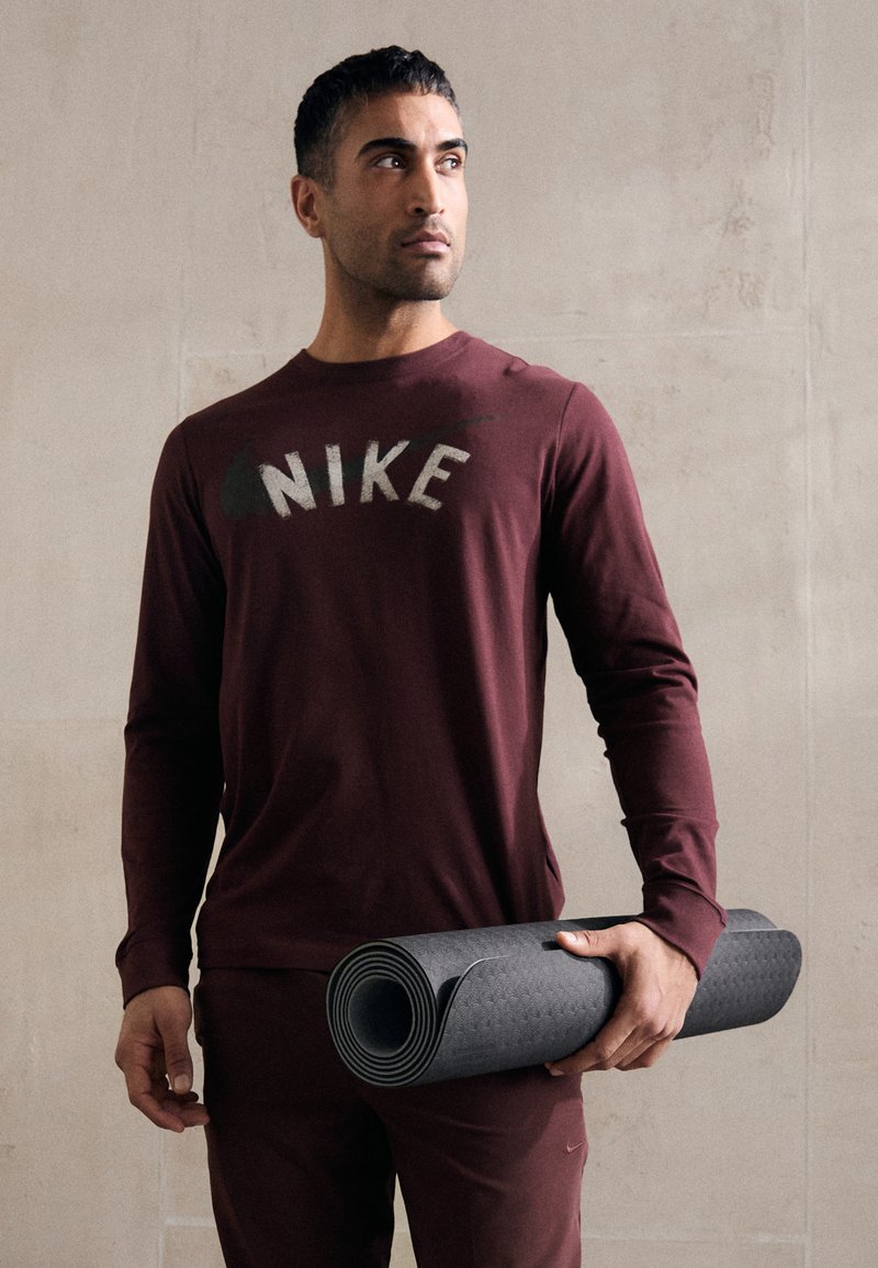 Nike Performance TEE - Camisola de manga comprida - burgundy crush