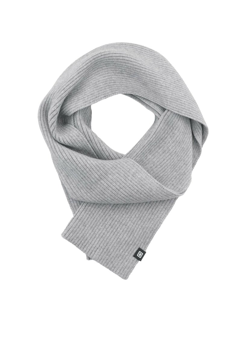 Grå ribbet strikket tørklæde med en blød tekstur og et lille sort brandmærke. Designet har en simpel, forlænget form, der er velegnet til indpakning.