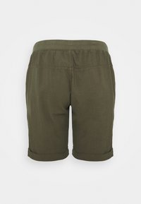 Pantaloni corti verde oliva con orlo arrotolato, vita elastica e una texture di tessuto liscia. Design semplice, senza tasche o dettagli aggiuntivi.
