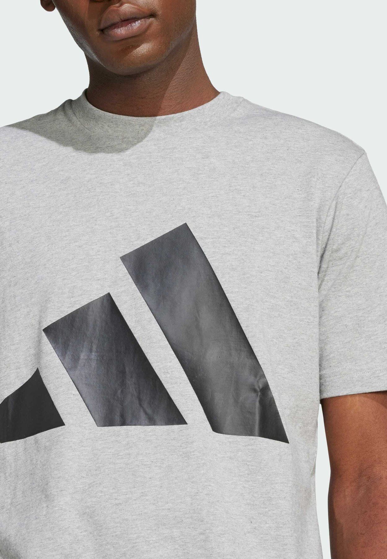 ESSENTIALS BIG LOGO SINGLE