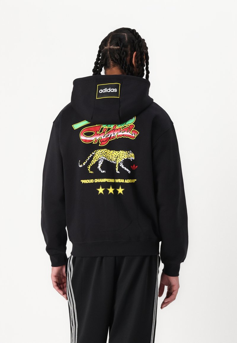 Sweatshirt preto com capuz, apresentando uma estampa gráfica colorida com uma onça, texto "Originals" e três estrelas. Feito de um material suave em mistura de algodão.