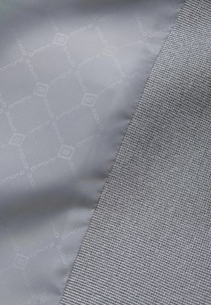 Grauer Stoff mit zwei Texturen: glatt mit einem Muster von "Ombre"-Logos und einer gewebten, strukturierten Oberfläche.