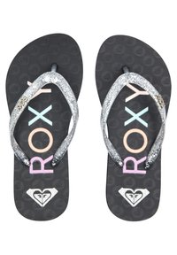 Mustat flip-flopit, joissa on hopeiset kimalteella varustetut hihnat, ja joissa on moniväristä "ROXY" -tekstiä ja sydänlogokuvioita jalkapohjassa.