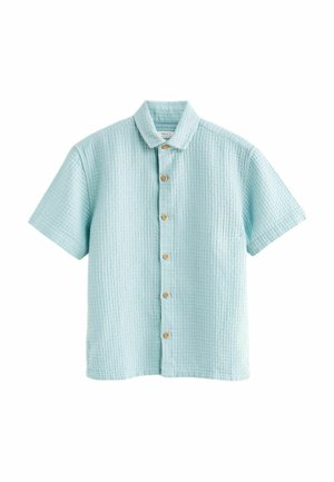 Chemise bleu clair à manches courtes avec un tissu texturé et des boutons en bois, dotée d'un col classique.