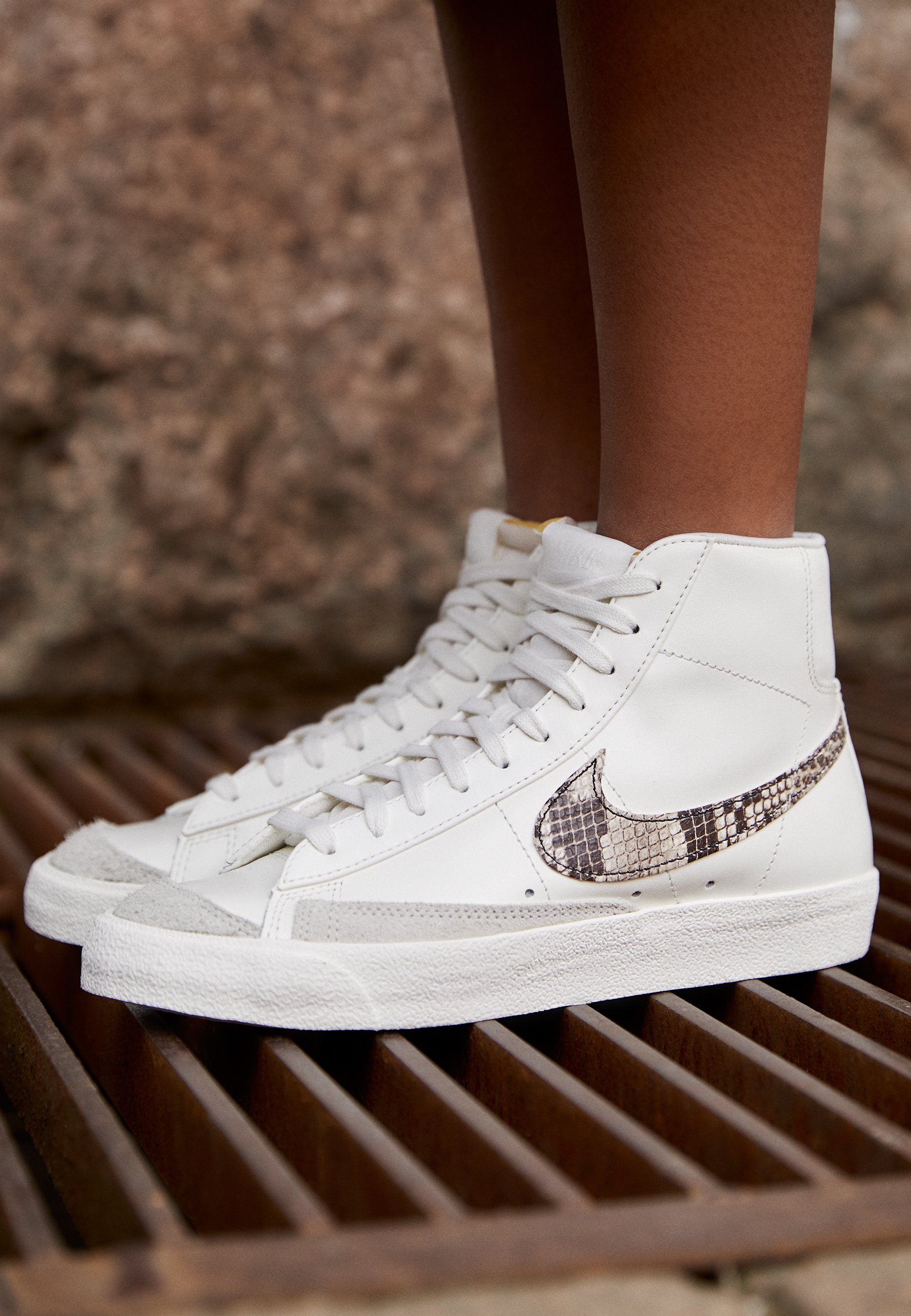 nike blazer beige femme