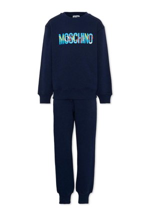 Set composto da felpa blu navy e pantaloni jogger con polsini a coste, caratterizzato dal logo "MOSCHINO" multistrato e colorato sul petto.