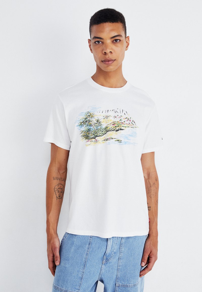 Levi's® RELAXED FIT - Trükipildiga T-särk - white