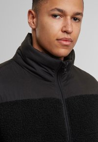 Urban Classics Vinterjakke - black