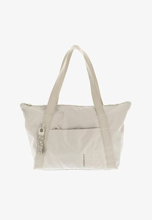 Sac fourre-tout beige avec deux poignées solides, fermeture éclair, poche avant, tissu texturé et détail de logo en relief sur le côté.