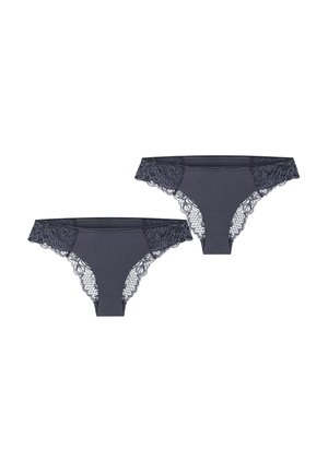 Conjunto de ropa interior azul marino oscuro con parte frontal lisa y ribete de encaje en los laterales y la parte trasera con intrincados patrones florales. Incluye dos piezas.