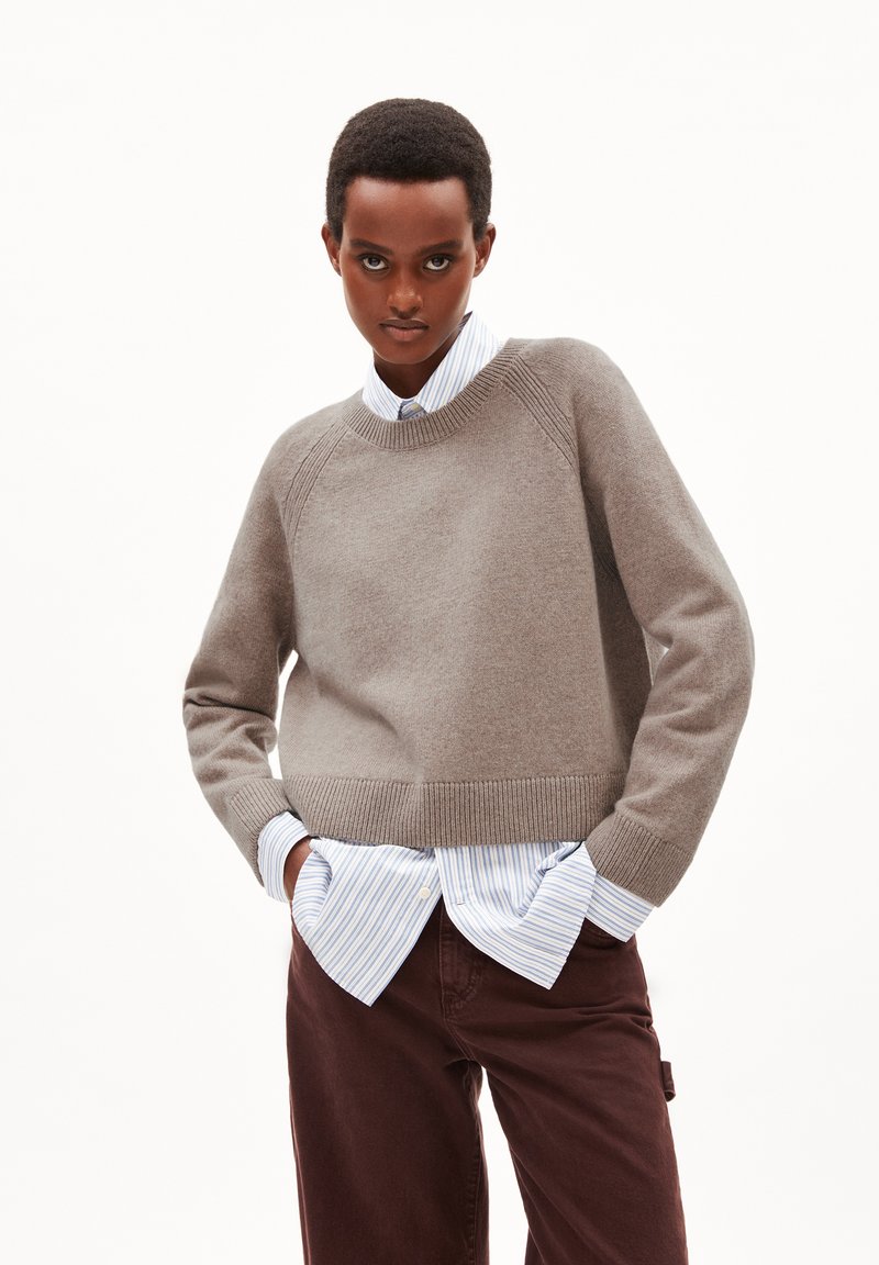 ARMEDANGELS DILIRIAA REGLANA - Strickpullover - dark caramel melange