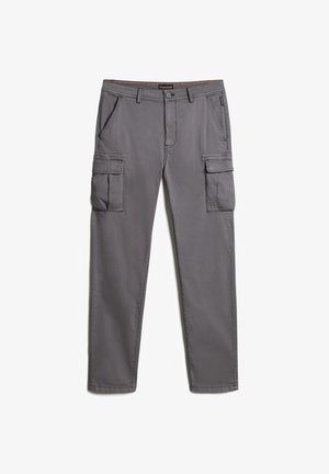 Graue Cargo-Hosen aus einem gewebten Stoff, mit zwei großen Seitentaschen und einem Reißverschluss mit Knopfverschluss.