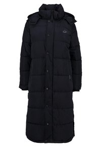 Długa czarna pikowana zimowa kurtka z wysokim kołnierzem, guzikami z przodu i bocznymi kieszeniami.