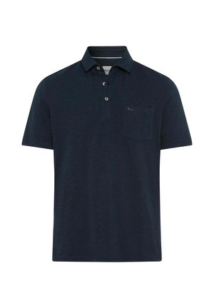 Donker marineblauw polo met korte mouwen, drie knopen en een borstzak op een witte achtergrond.