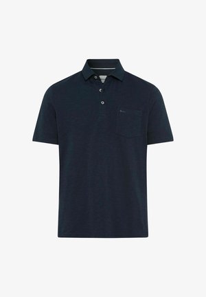 Donker marineblauw polo met korte mouwen, drie knopen en een borstzak op een witte achtergrond.