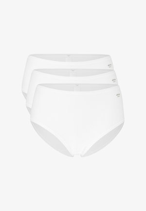Drei weiße Damen-Slips mit hohem Bund übereinandergelegt, jeweils mit dezentem Logotext auf der oberen linken Seite.