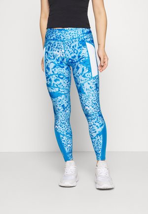 Blå sportleggings med ett leopardmönster, med hög midja och enfärgade blå sidpaneler. Tillverkad av elastiskt material.