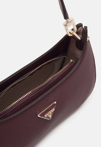 Guess MERIDIAN MINI TOP ZIP  - Borsa a mano - amethyst