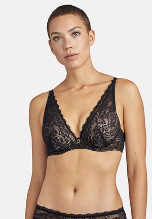 Soutien-gorge en dentelle noire avec un décolleté plongeant, orné de délicats motifs floraux, de bords festonnés et d'un petit accent métallique au centre.