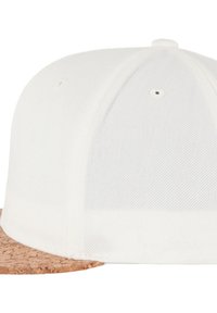 Texturált felületű, fehér szövet sapka, korona része bordázott. Rajta egy parafa napellenző található. Hat szellőzőnyílás és egy felső gomb látható.