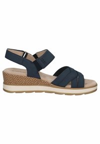 Tamsiai mėlynos spalvos wedge sandalai su kryžminėmis juostomis, elastingomis kulkšnies juostomis, paminkštinta vidine dalimi ir tekstūruota kamščio stiliaus platforma.