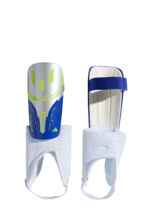 Parastinchi da calcio blu e argento con accenti verdi, dotati di un guscio in plastica liscia e morbidi lacci per caviglia per una vestibilità sicura.
