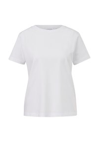 Camiseta blanca de manga corta hecha de algodón. Cuello redondo, diseño simple, textura suave, con un sutil logo en relieve cerca del cuello.