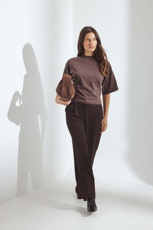 NA-KD, FUNNEL NECK SHAPED - Lihtne T-särk - brown