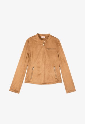 Lysebrun ruskindsjakke med lange ærmer, lynlås foran, lynlåslomme på brystet og to lynlåslommer i siderne, med rund halskrave og trykknap.