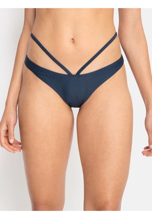 Mornarskoplavi bikini donji dio s minimalnim pokrivanjem, s tankim, ukriženim trakama sa strane i mekim, glatkim tekstilom.