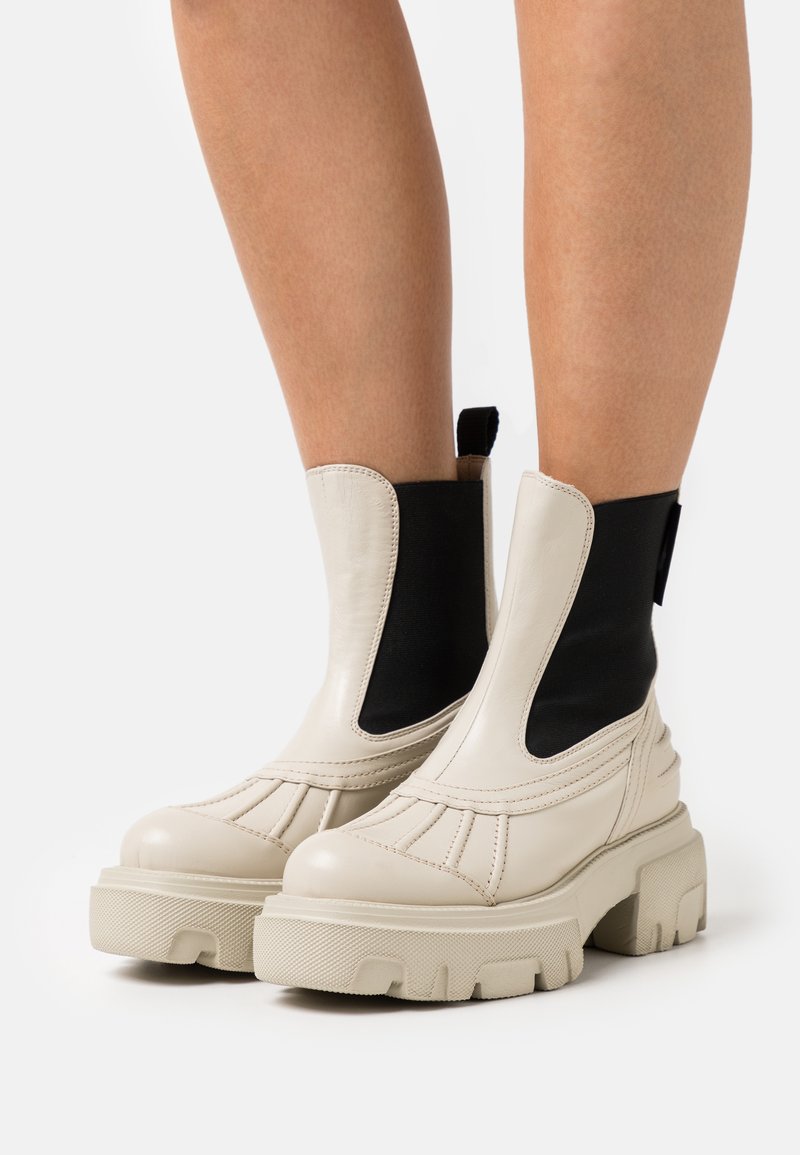Damen Sneaker | MSGM STIVALE DONNA BOOT Plateaustiefelette milk/offwhite - MD32546 Damen Sneaker | MSGM STIVALE DONNA BOOT Plateaustiefelette milk/offwhite - MD32546
