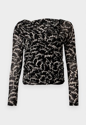 Top nero a maniche lunghe realizzato in tessuto trasparente, caratterizzato da un design arricciato con motivi di testo bianco scritto a mano su tutta la superficie. Sagoma aderente.