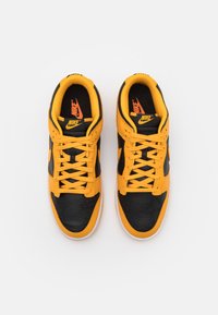 Nike Sportswear DUNK RETRO - Sapatilhas - black/goldenrod/white